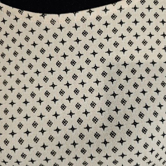 Adrianna Papell Geometric Print Split Neck‎ Flutter Sleeve Top Plus Size 2X - Picture 2 of 11